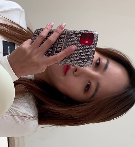 白色紧身裤长腿美女写真视频