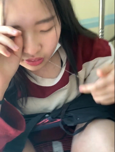 揭秘-学校楼道内学妹舌头360度旋转