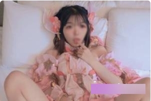 露脸COSER_极品反差婊-小余【秀萝套图】