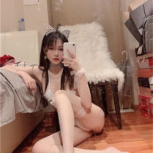 欣赏网红COSER魔法秋秋的高颜值：美丽的容颜、清纯的气质、性感漂亮的身材、淡淡的温柔、活泼可爱的表现力。欣赏网红COSER魔法秋秋的绝美容颜、清新气质、性感