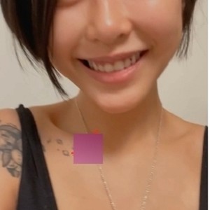 何麦枒Onlyfans百变美少女，爱笑冷酷楚楚动人魔鬼级别