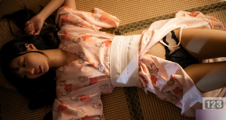 PR社顶级辣妹（一只喵喵梓），超短旗袍展露修长美腿【21.1G】