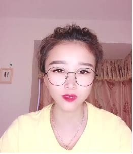 小语儿粉嫩合集：为你带来甜蜜的少女心体验！