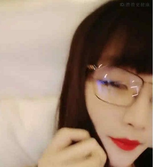 限时抢购微博眼镜妹超级可爱合集，让你的心情高情绪瞬间升级！