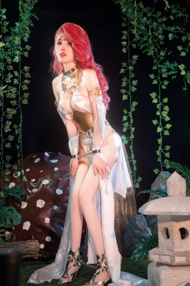 自行打包的微博露脸网红福利姬鹿八岁的超人气女菩萨私拍作品视频2G多种下载方式