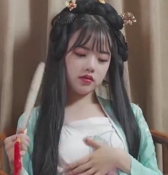 潘甜甜，暗黑王冰冰，长相相似