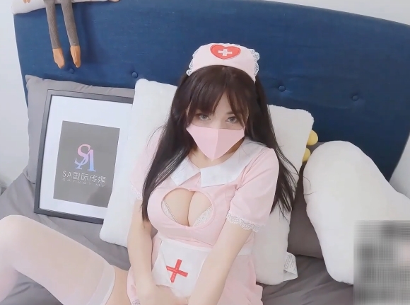 限时抢购粉嫩小护士装，让你成为00后小可爱的吃鸡神器！