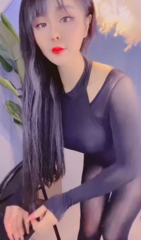 《快手女主角露露甜笑女神，骚丝摇摆年度大合集！128V高清画质，13.7G超大容量，百度云限时下载！》