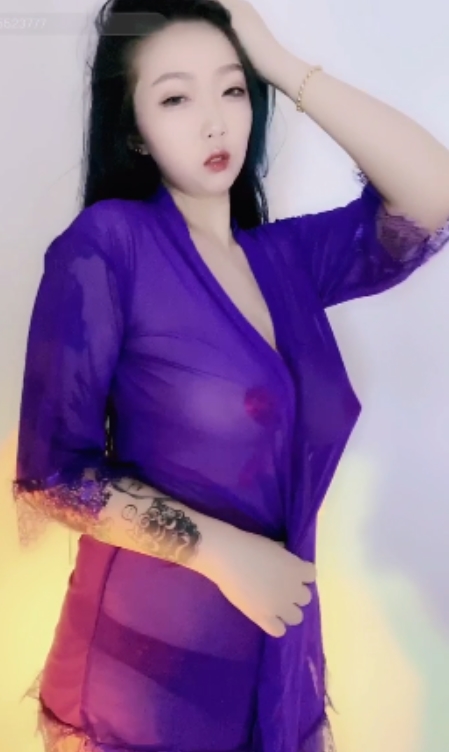 《极速快递！自行打包的欣妹妹抖馒头闪现舞，诱惑力爆表！限时特价，仅需48V/2.8G！》