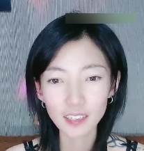 气质甜美的短发小姐姐，苗条身材，吊带黑丝袜美腿视频