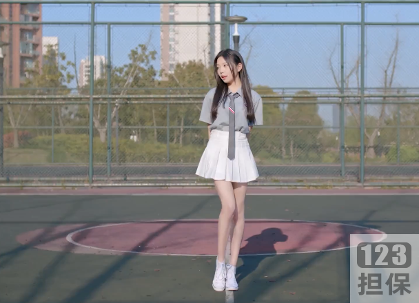 B站：欣小萌两部视频