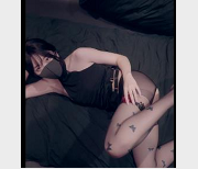 香港玩偶姐姐11月12号最新作品：漏妹妹用脚，原版无水印，作者自拍