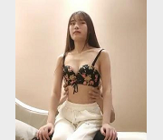 00后苗条学生妹超清视频，精选大长腿美颜展示