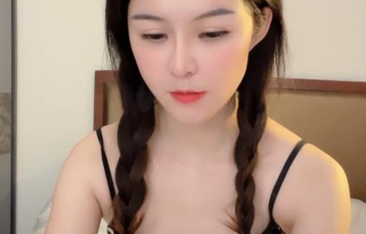 露脸女神Makabaka自拍视频集锦震震球用嘴道具P水颜值表情