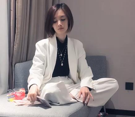 探花颜高冷颜值短发妹，连续两个多月爱上精选观看