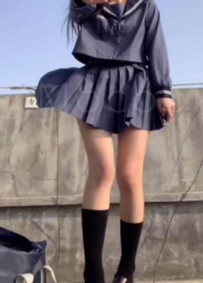 小贝贝：日常解压美女资源，清纯粉萌可爱，互动游戏视频250m