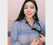 卡戴珊性感直播视频资源2V2.7G，诱惑身材收藏必备