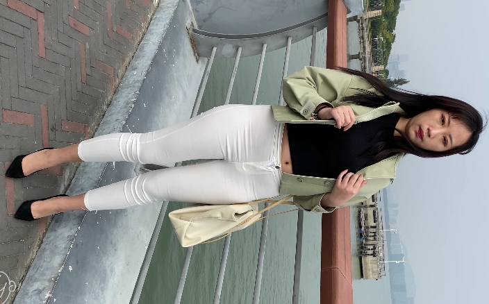 紧身长裤美女高跟长腿视频