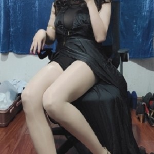 水银灯网红拍摄的妩媚风格短视频片段展现美丽颜值和性感魅力，吸引粉丝迷恋。