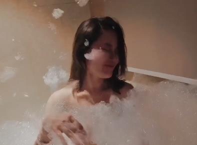 香港Acupbaby自拍资源合集22-23年户外爆弄多人游74V-7.4G