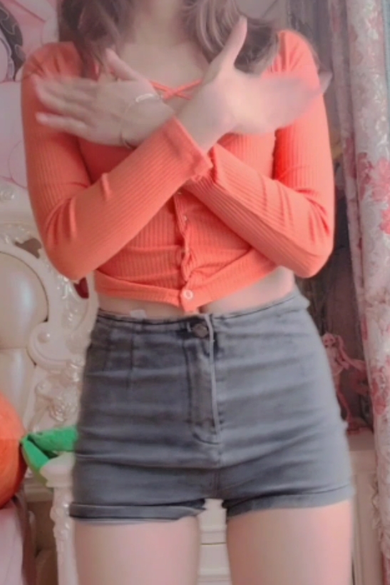 “小仙云儿自行打包视频合集：冰棍热舞慢摇，魅力无限”