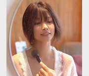 自娱自乐：JasmineJ的唯美自拍视频，1V-3G，道具爆弄，清纯黑边初恋风