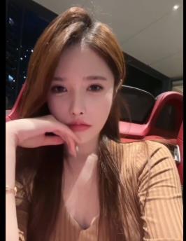 网红美女医疗美容院股东，自拍分享身材翘臀鼻子秘籍