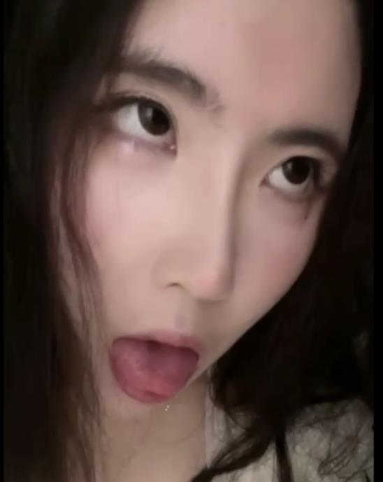 草莓老师666大门槛露脸福利视频合集，长达一个半小时，S~宝宝福利等你来