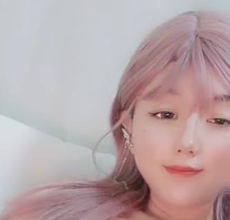 超甜姐姐表演自拍视频，时长2小时28分钟，颜值实锤手动电转道具秀公主