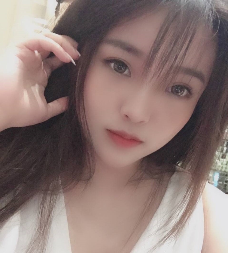 网红小乃包作品合集：多彩视频展现独特魅力