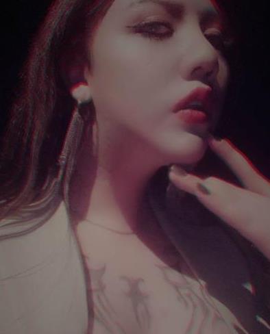 推特腿神韩雅茜资源合集：2.4G直播录屏全收录，颜值网红不容错过