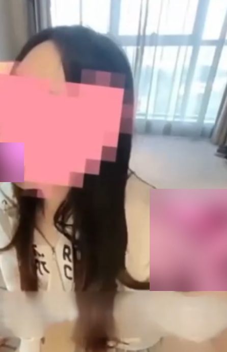 《失恋骚学妹微露脸团建视频：生猛漂亮小学妹喝酒被团建》