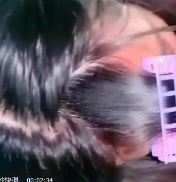 武汉高三女生自拍视频14分钟，引发热议，黄牛炒作，身材娇小学生成网红