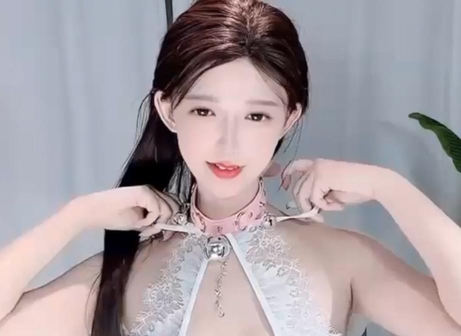 Yoveici_ao定制秀：道具秀、车衣、美颜视频，观看揭秘神秘主播真实面貌