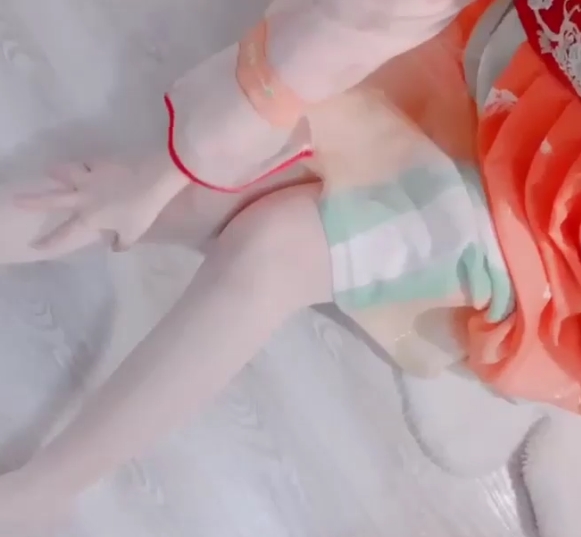 粉嫩小仙女有有子古装自拍，视频大小270MB