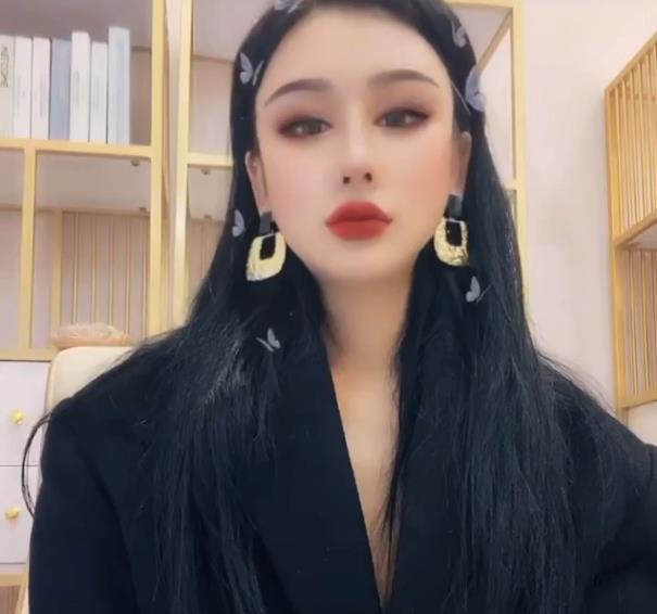 疯狂抖音新篇：倒着喷，闪现，心眼，封号！资源115V，4.7G，收藏下载！