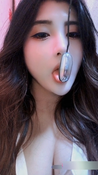 金鑫蔓笙：抖音第一美女，1.98G土豪享宴