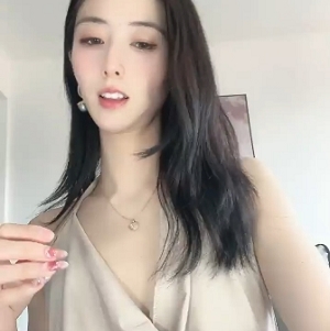 高价定制抖音网红美女鱼鱼自娱自乐与打粑粑视频16V445M限量珍藏