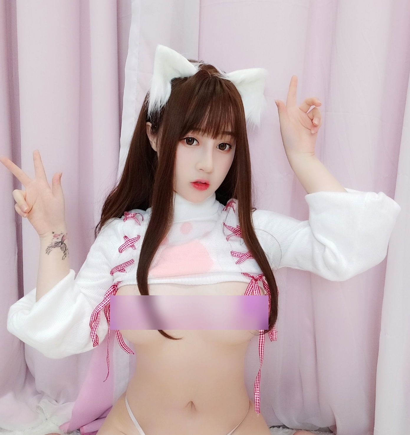 呈现了一场精彩的9三人游。视频大小为268MB，包含93张图片和6个视频，可以在百度盘上找到。如果你想欣赏这位主角的迷人笑容和俏皮灵动的眼神，不妨一睹为快！