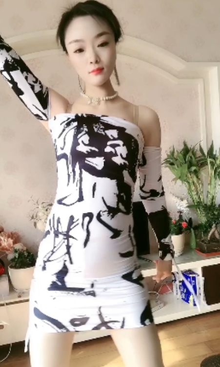 笑笑很暖心私拍福利：69V2.03G百度盘下载