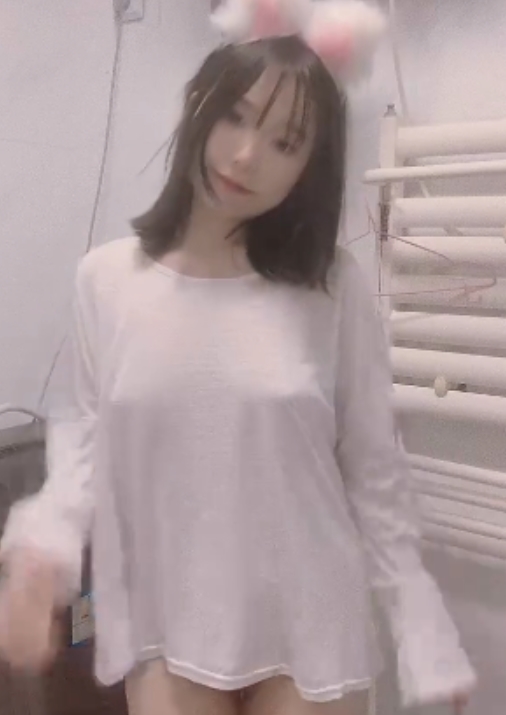 周周乖崽：童颜妹子大罩杯，22V125MB视频珍藏！