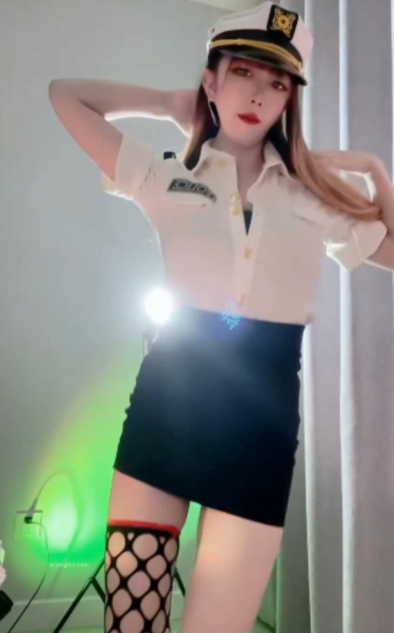 雪儿baby展示23V560MB百度盘，粉丝围观快手