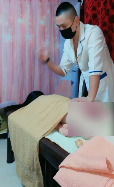 私人按摩养生店549M视频：小伙师傅白肤美少妇拔罐推背，永久有效不补