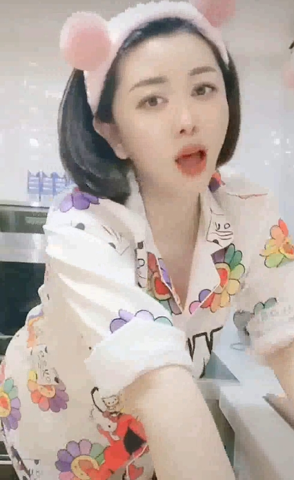 疯狂抖音主播《抖音擦边球5》外篇，粉丝数量高达187P！视频播放量达848M，永久链接保证观看不失效！