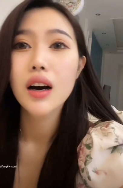 疯狂抖音主播《抖音擦边球5》外篇，粉丝数量高达187P！视频播放量达848M，永久链接保证观看不失效！