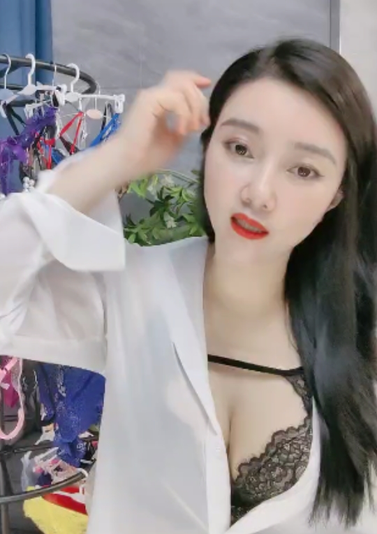 风韵少妇：原味小热裤视频大放送，百度ED2K收cang+du家珍藏