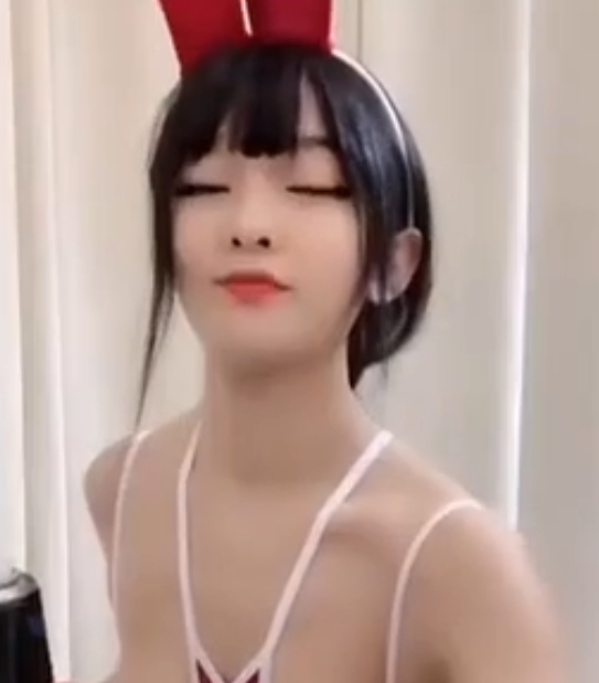 品《舔舔酱（咸小樱）10v8.8g补》备受关注，收藏量高达63，可以在百度和115上找到。让我们一起来欣赏这部视频，感受舔舔酱带给我们的欢乐和娱乐！