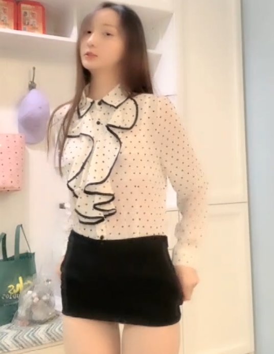 惜儿：小可爱主播，收藏69，长的漏的按需