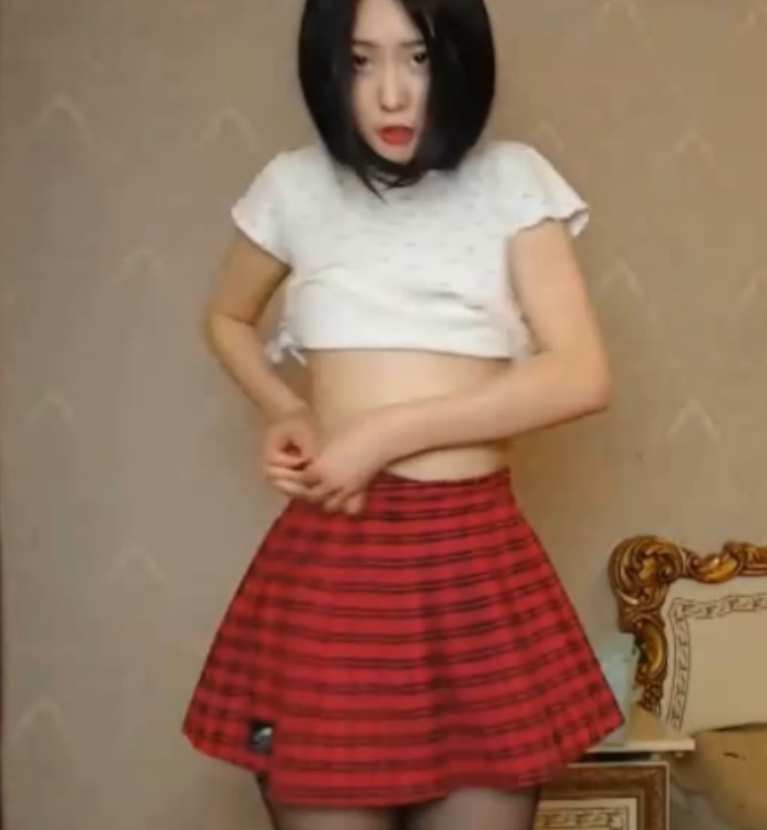 [转载搬运]韩国主播korean_soup/韩国汤合集[nv+79g][百度盘]```plaintext//...existingcode...```在这个转载搬运的视频合集中，我们将一起探索韩国主播korean_soup（韩国汤）的世界。他曾经在仅仅几十万粉丝的时候直播卖货高达1300万，展现出了惊人的商业头脑和吸引力。主角姓名：korean_soup（韩国汤）korean_soup是一个充满活