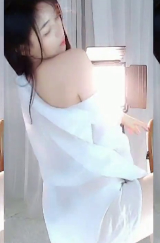 虎牙女主播蛋宝宝定制展示8V1G，精彩收藏不容错过